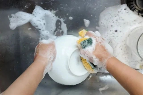 长期用洗洁精洗碗 真的会致癌？