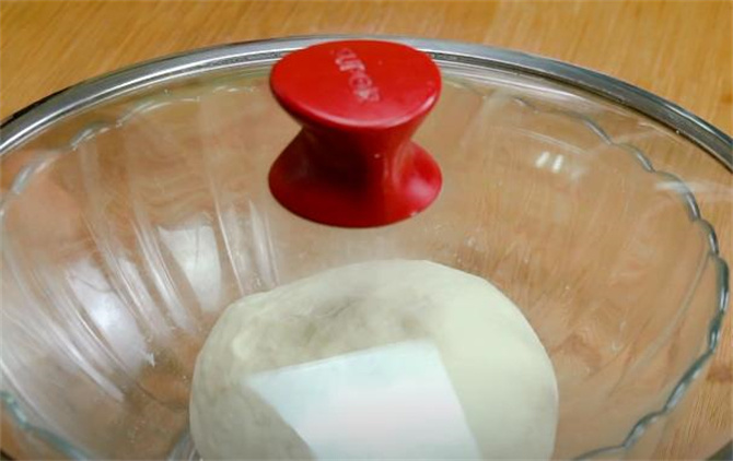 1碗面粉2勺盐，学会这个诀窍，40秒烙2张，凉了也不发硬(图2)