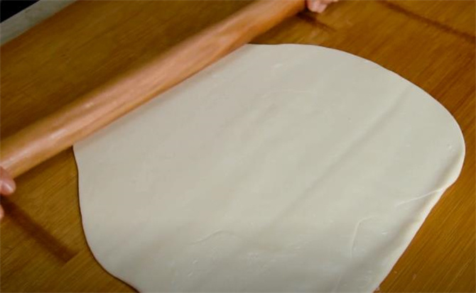 烙饼想要皮薄柔软，学会这2个技巧，保证皮薄又筋道，30秒一张(图6)