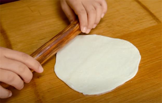 家常油饼做法，1分钟就能烙1张，保证个个柔软筋道，零失败(图7)