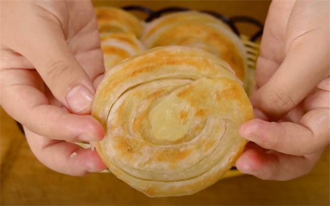 油旋饼做法，只要学会2个秘诀，保证酥脆又多层，小孩子超爱吃(图9)
