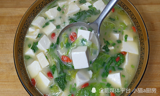 白菜豆腐汤这样做，汤色浓白，味道清香味美，特别开胃好吃(图1)