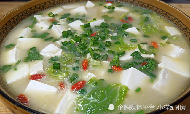 白菜豆腐汤这样做，汤色浓白，味道清香味美，特别开胃好吃(图2)