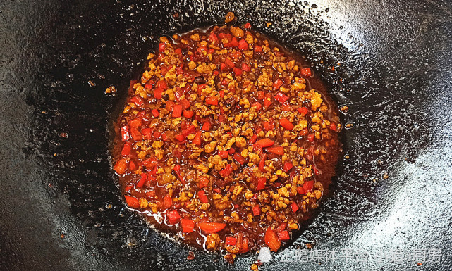 香辣好吃的下饭菜：擂椒茄子，做法简单，还不油腻，味道也好(图9)
