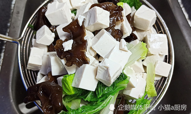 一道不一样的“家常豆腐”做法，咸香味美，口感滑嫩，特别开胃(图8)