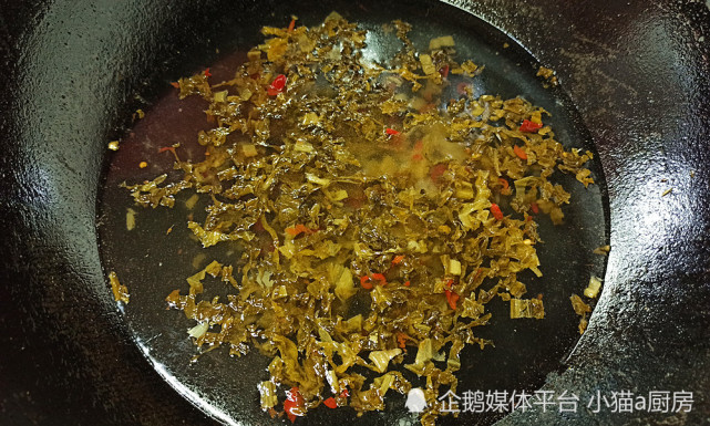 老妈经常做的泡酸菜肉丝面，味道酸爽，鲜香微辣，特别的开胃好吃(图8)