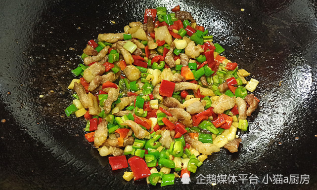 农家人喜欢的下饭菜：“辣椒鸡蛋炒肉”做法，香辣开胃，解馋过瘾！(图9)