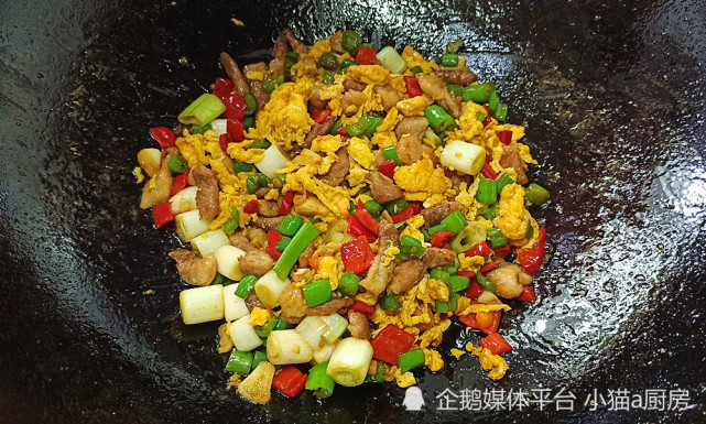 农家人喜欢的下饭菜：“辣椒鸡蛋炒肉”做法，香辣开胃，解馋过瘾！(图11)