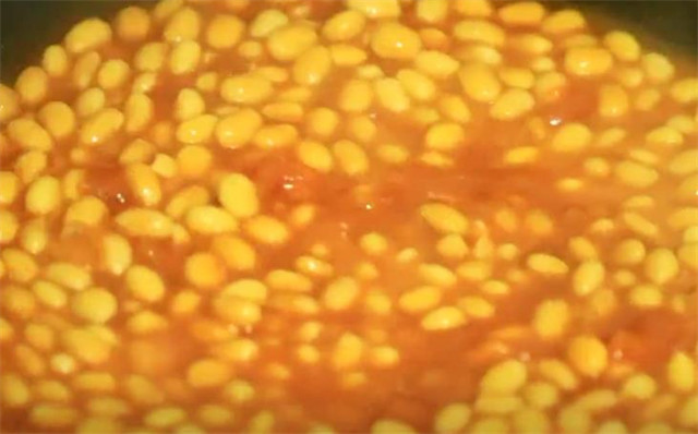 黄豆别再打豆浆了，放1个西红柿，学会这个独特做法，营养又解馋(图5)