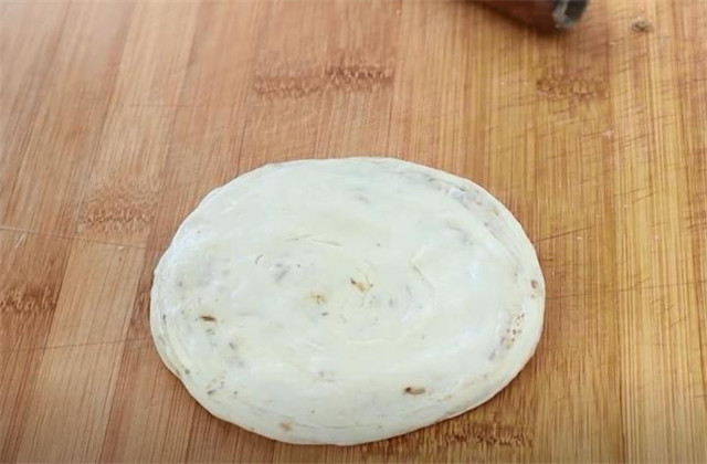 手把手教你在家做油酥饼，个个酥脆掉渣，方法简单，比买的还好吃(图8)
