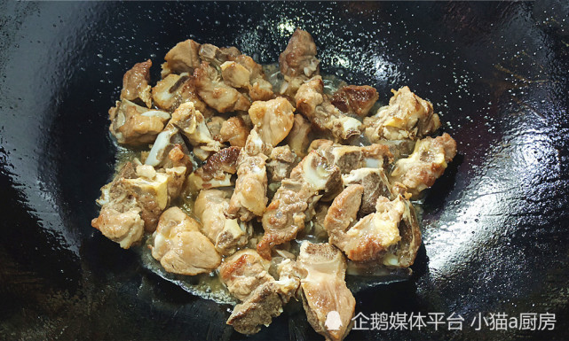 用颈椎骨制作的烧菜，味道香辣，酱香浓郁，特别下饭(图11)